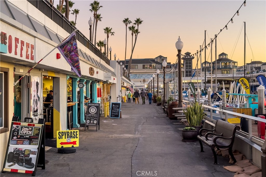 https://media.crmls.org/medias/66e63b5a-e7bb-40e4-8014-c6d1a3153c56.jpg?preset=X-Large