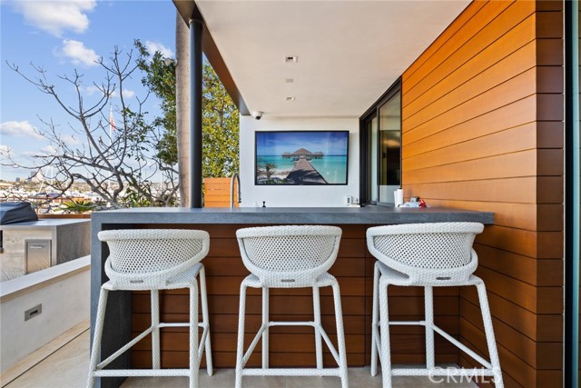 Detail Gallery Image 8 of 32 For 1509 E Bay Ave, Newport Beach,  CA 92661 - 4 Beds | 4/1 Baths