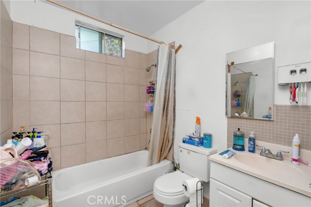 715 S Record Avenue, Los Angeles CA: https://media.crmls.org/medias/66e9251f-65ad-4ef3-8d9a-bb0a29cd84d9.jpg