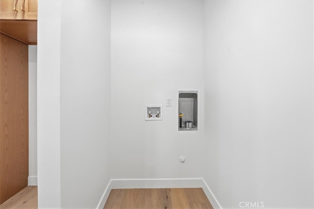 https://media.crmls.org/medias/66e97774-799e-494d-ab93-11ec76c20a7d.jpg?preset=X-Large