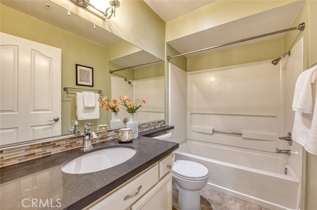 Detail Gallery Image 9 of 44 For 4755 Templeton St #2117,  Los Angeles,  CA 90032 - 2 Beds | 2 Baths