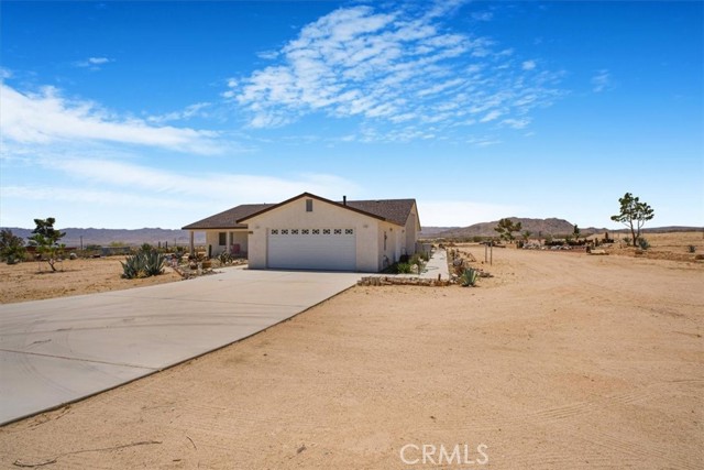 61975 La Brisa Drive, Joshua Tree CA: https://media.crmls.org/medias/66ea555b-831c-4a92-bbda-1f14cfdd5c78.jpg