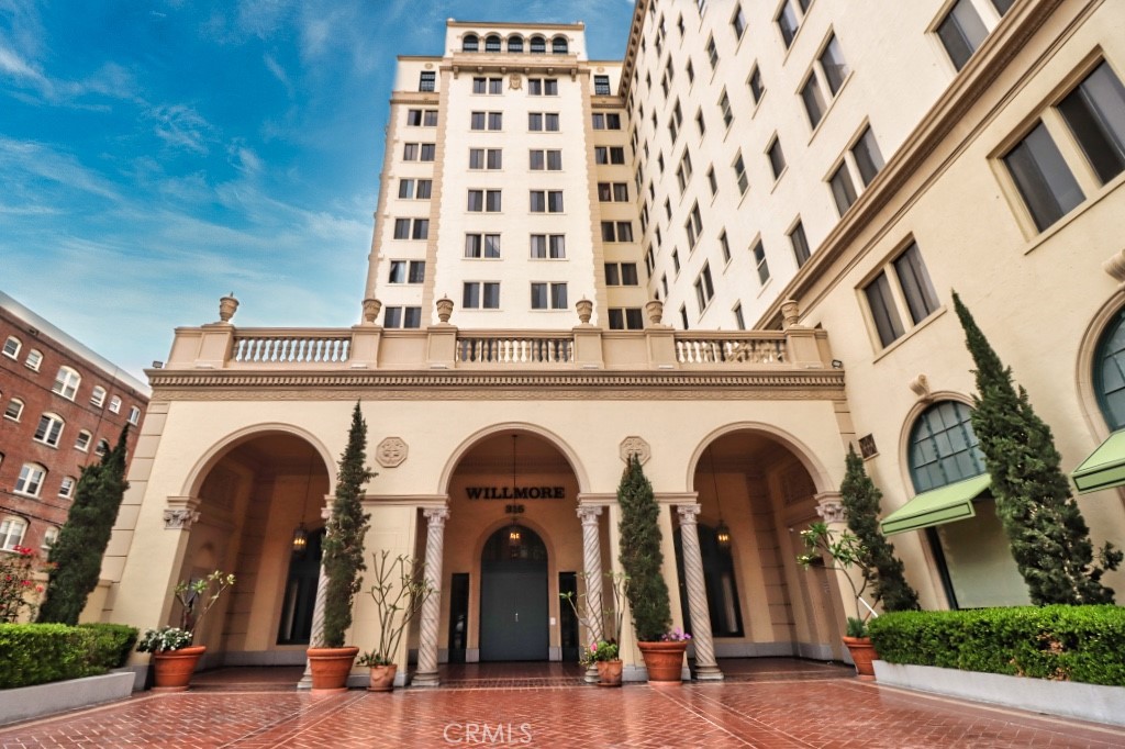 315 W 3rd Street #1006
