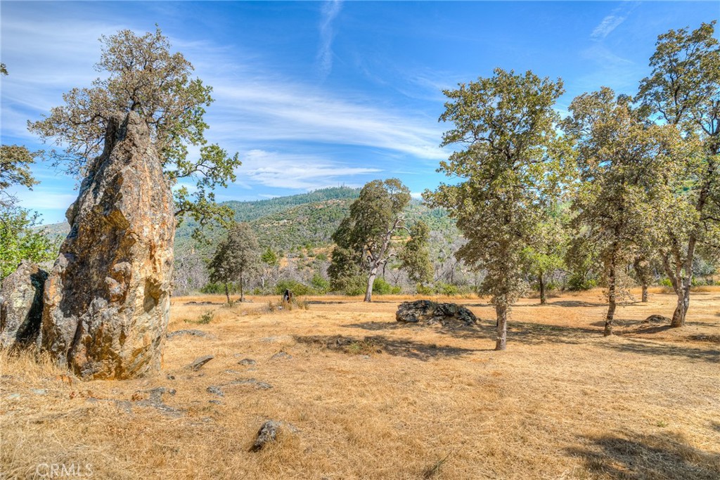 https://media.crmls.org/medias/66eaa9e6-14d7-4561-ab98-332f3a985b9a.jpg?preset=X-Large