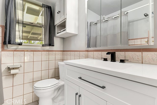 6507 Gentry Avenue, North Hollywood CA: https://media.crmls.org/medias/66eab37d-72b3-48cd-b399-b47364b867d8.jpg