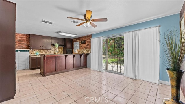 878 E Holly Street, Rialto CA: https://media.crmls.org/medias/66eac8f2-4227-4c9f-8f75-69d008fd21bc.jpg