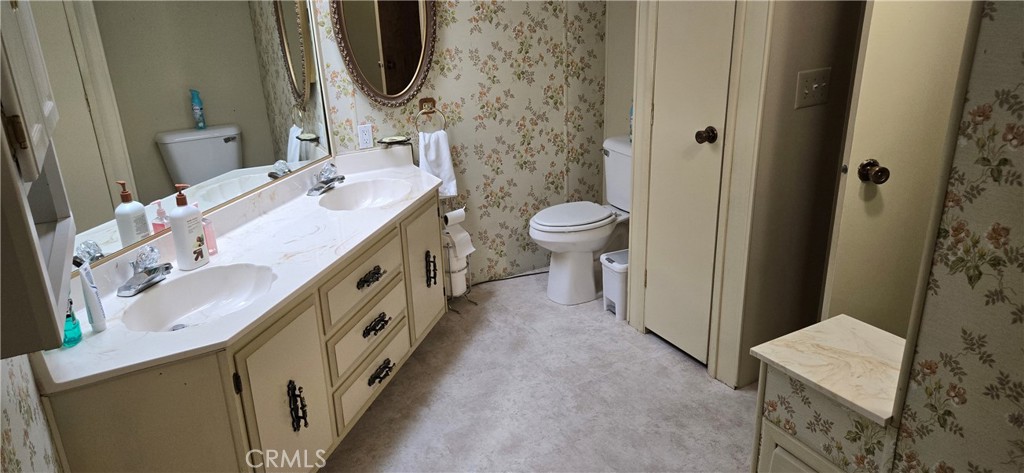 https://media.crmls.org/medias/66eb4247-c8b0-4f2c-8aa0-1e588b9fd26b.jpg?preset=X-Large