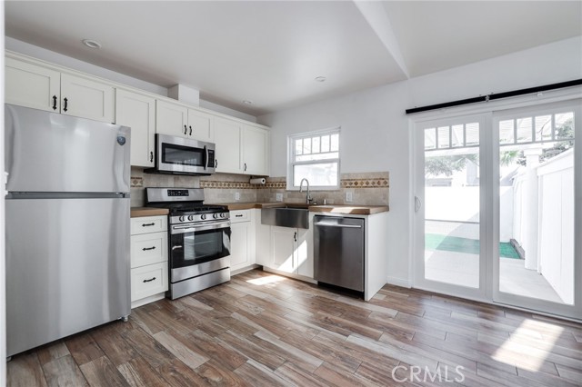402 Indianapolis Avenue, Huntington Beach CA: https://media.crmls.org/medias/66ebc1fe-b271-4804-a2a7-ab1887b336d7.jpg