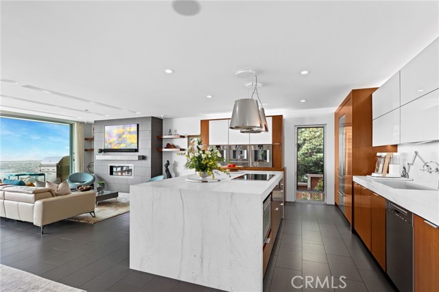 Detail Gallery Image 14 of 73 For 1088 Del Mar Ave, Laguna Beach,  CA 92651 - 4 Beds | 4/1 Baths
