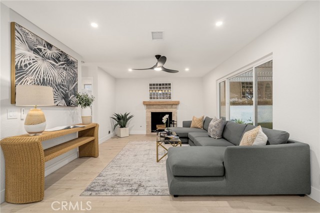 24362 Via Santa Clara, Mission Viejo CA: https://media.crmls.org/medias/66ed12ff-bae6-4ea5-9686-fa3e2cd28126.jpg