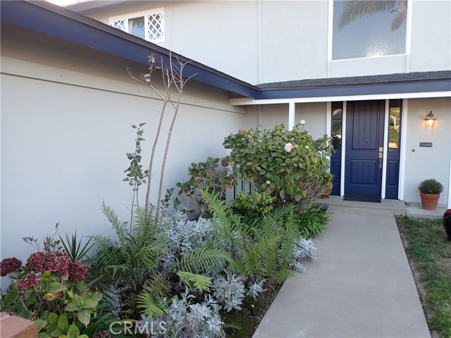 Detail Gallery Image 3 of 37 For 16651 Phelps Ln, Huntington Beach,  CA 92649 - 4 Beds | 2/1 Baths