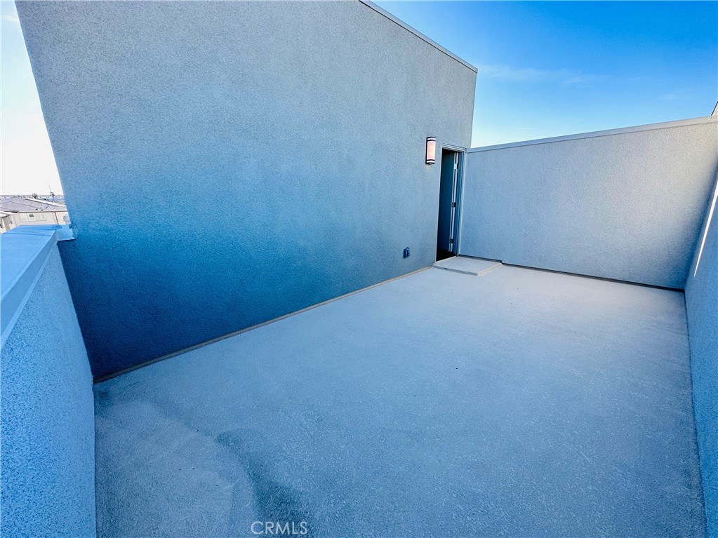 https://media.crmls.org/medias/66ed529f-9cce-4ac5-ba89-6337bbb2a195.jpg?preset=X-Large