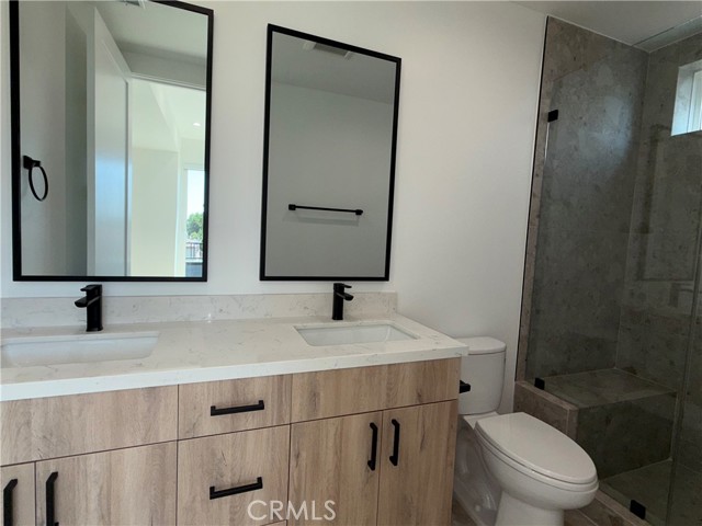 5044 Laurel Canyon Boulevard, Valley Village CA: https://media.crmls.org/medias/66ede700-4ef9-47d6-89ae-fb569fd31b2d.jpg