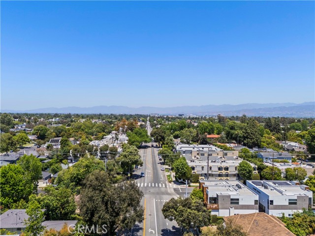 4180 Tujunga Avenue, Studio City CA: https://media.crmls.org/medias/66eedfc4-cc2b-4e04-9421-797afb2e64f3.jpg