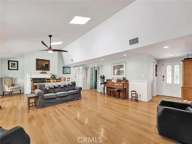 Detail Gallery Image 6 of 40 For 23962 Crosson Dr, Woodland Hills,  CA 91367 - 3 Beds | 2 Baths