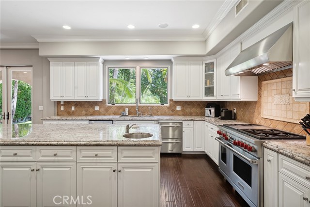 23115 Erwin Street, Woodland Hills CA: https://media.crmls.org/medias/66f0a074-a2c2-4332-a989-3a8f70b1dbc1.jpg
