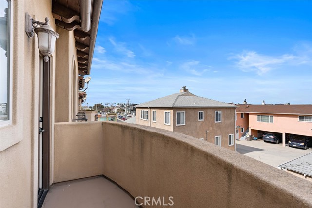 704 Pacific Coast, Redondo Beach, California 90277, 3 Bedrooms Bedrooms, ,3 BathroomsBathrooms,Residential,Sold,Pacific Coast,SB24033729