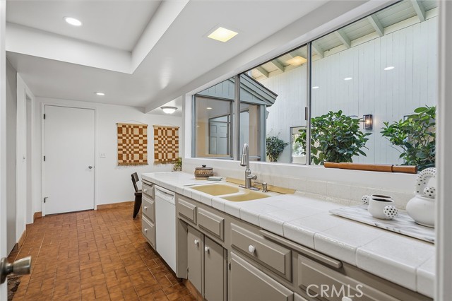 Detail Gallery Image 14 of 46 For 4200 N Virginia Vista, Long Beach,  CA 90807 - 3 Beds | 2/1 Baths