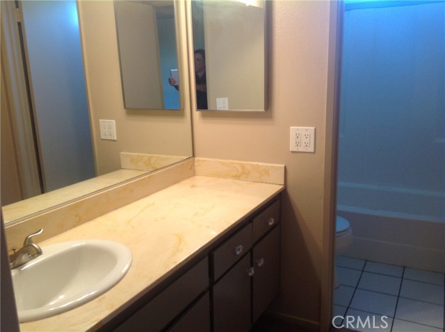 Detail Gallery Image 3 of 9 For 660 Martinique, Newbury Park,  CA 91320 - 4 Beds | 3 Baths