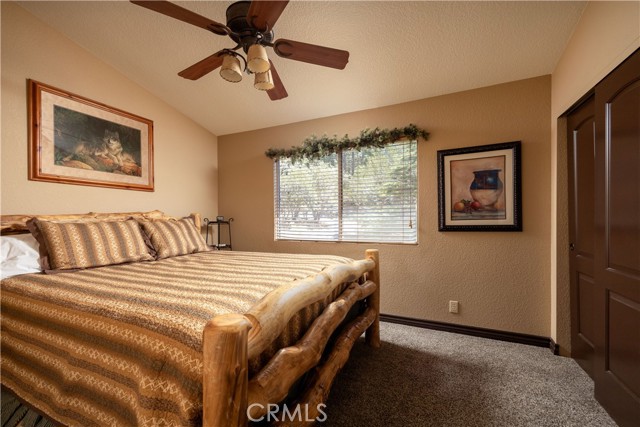 43850 Yosemite Drive, Big Bear Lake CA: https://media.crmls.org/medias/66f236cc-d5b6-438a-909a-c5ba7c017d5c.jpg