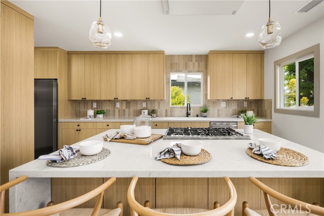 5161 E 27th Street, Long Beach CA: https://media.crmls.org/medias/66f2c045-925a-4877-bc5a-aea4d0420b4a.jpg