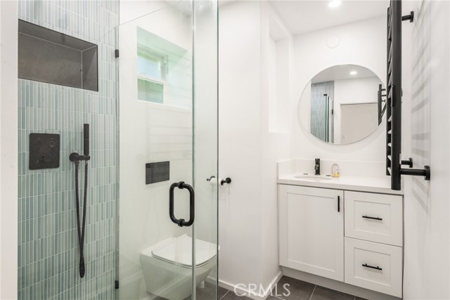 Lower unit luxury bath
