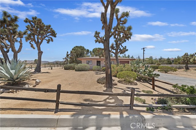 Detail Gallery Image 4 of 48 For 56287 Navajo Trl, Yucca Valley,  CA 92284 - 2 Beds | 1 Baths