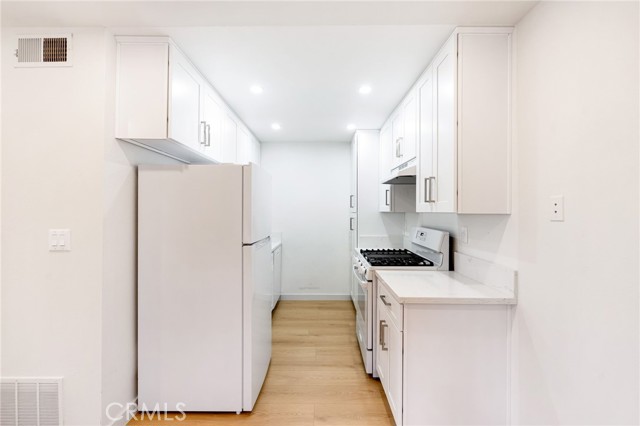 Detail Gallery Image 7 of 19 For 333 Riverdale Dr 1a,  Glendale,  CA 91204 - 2 Beds | 1/1 Baths