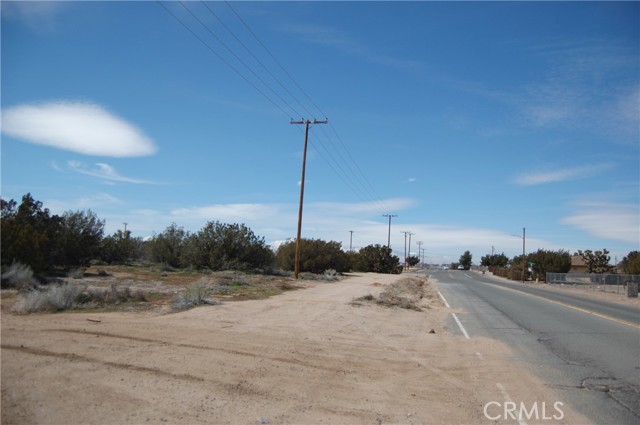 17111 Ranchero, Hesperia CA: https://media.crmls.org/medias/66f6f7bc-90a0-4344-becf-410e2a14d0b6.jpg