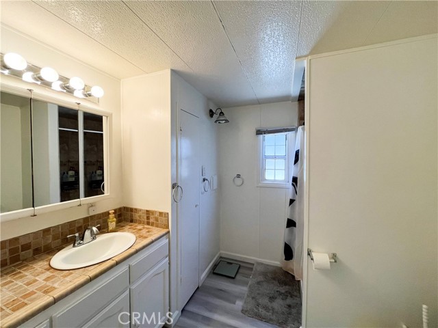 17700 Avalon Boulevard, Carson CA: https://media.crmls.org/medias/66f720ca-54f7-473a-bfe8-c38ea765192e.jpg
