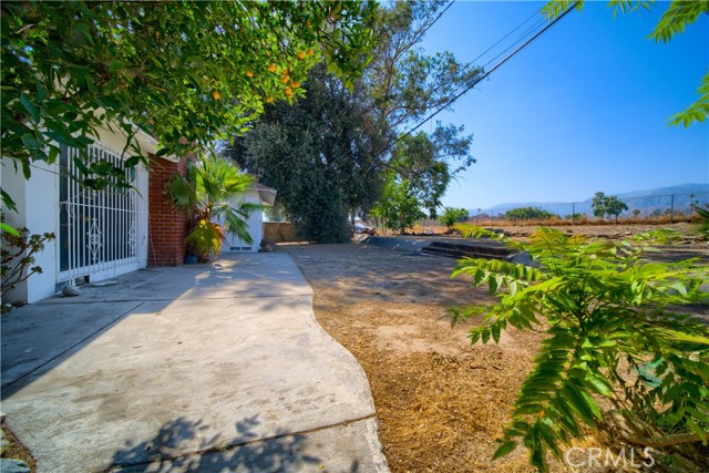 6083 Merito Avenue, San Bernardino CA: https://media.crmls.org/medias/66f7c9ae-3f90-40ad-85d5-c5f487f2dc46.jpg