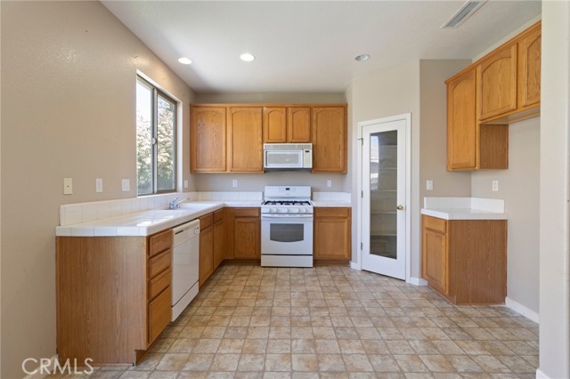 Detail Gallery Image 9 of 27 For 375 Lilac Ln, Livingston,  CA 95334 - 3 Beds | 2 Baths