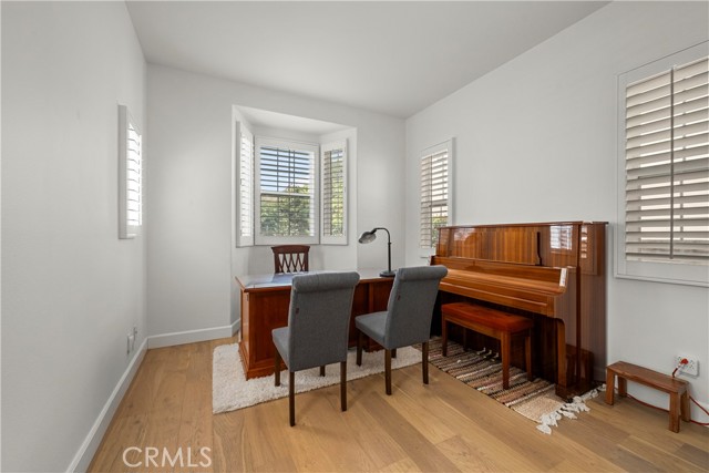 26814 Fairlain Drive, Valencia CA: https://media.crmls.org/medias/66f82f9c-e413-4f80-90d7-c81a1454a4a0.jpg
