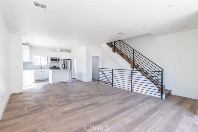 Detail Gallery Image 8 of 22 For 4507 W 18th St Dr #1,  Los Angeles,  CA 90019 - 4 Beds | 3 Baths