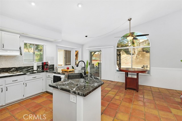 40169 Los Olivos Court, Murrieta CA: https://media.crmls.org/medias/66f899b7-9457-45d0-a2b3-4ada406bbb71.jpg