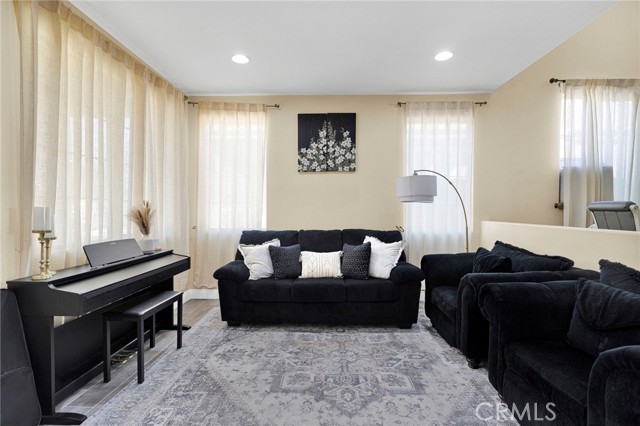 Detail Gallery Image 7 of 55 For 13498 Bentwood, Hesperia,  CA 92344 - 4 Beds | 3 Baths