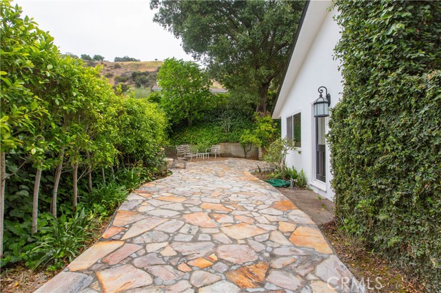14879 Jadestone Drive, Sherman Oaks CA: https://media.crmls.org/medias/66f955b4-cca9-48e2-bc1b-6a55c260fc27.jpg