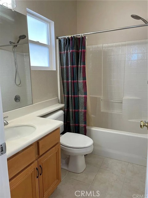 Single vanity upper level full bathroom