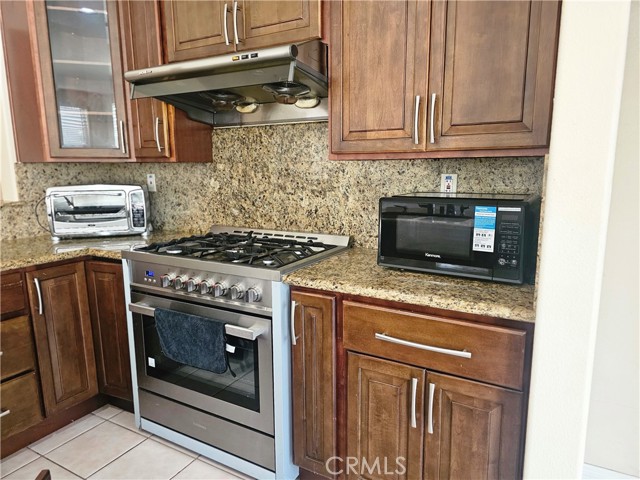 Detail Gallery Image 6 of 22 For 2074 Lake Shore, Chino Hills,  CA 91709 - 3 Beds | 2/1 Baths