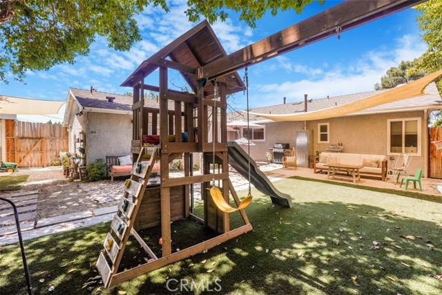 22960 Crespi Street, Woodland Hills CA: https://media.crmls.org/medias/66fb6882-0791-4f1c-a1e5-d3c08e2cb0df.jpg