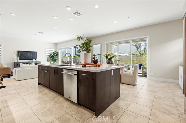 Detail Gallery Image 13 of 42 For 161 Walworth, Lake Forest,  CA 92630 - 5 Beds | 5 Baths