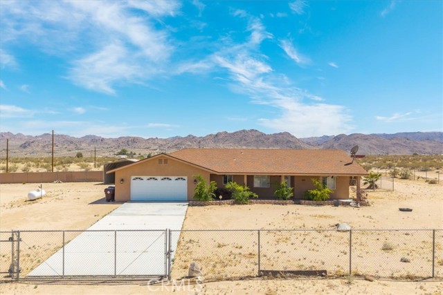 63357 Uranium Road, Joshua Tree CA: https://media.crmls.org/medias/66fcb57d-8fc4-4d82-8a16-eb183db83659.jpg