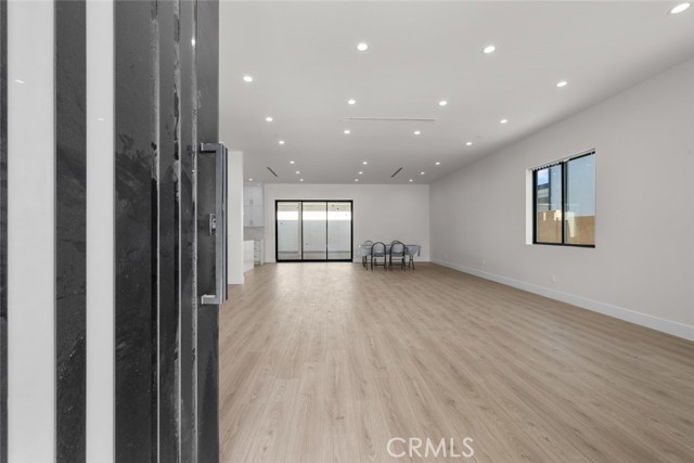 Detail Gallery Image 11 of 39 For 12937 W Kilikia Dr, North Hollywood,  CA 91605 - 4 Beds | 4 Baths