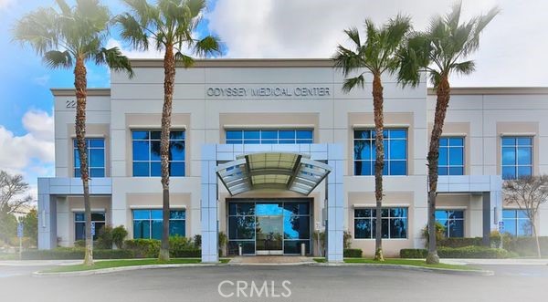 22 Odyssey, Irvine CA: https://media.crmls.org/medias/66fd449b-d2a8-430f-b2bd-2bf724f22f60.jpg
