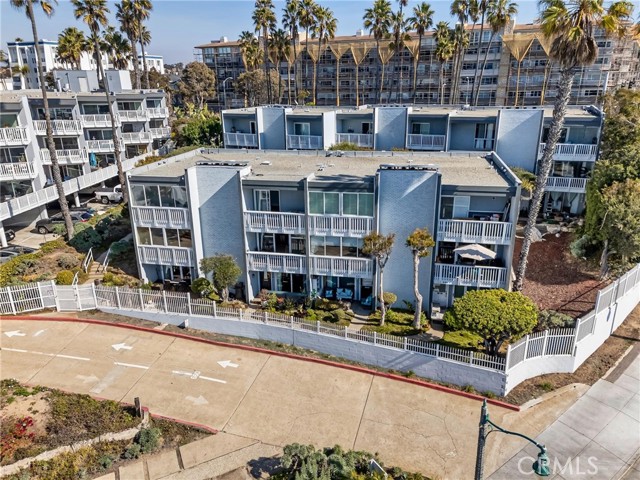 679 The Village, Redondo Beach, California 90277, 2 Bedrooms Bedrooms, ,1 BathroomBathrooms,Residential,For Sale,The Village,PV25002324