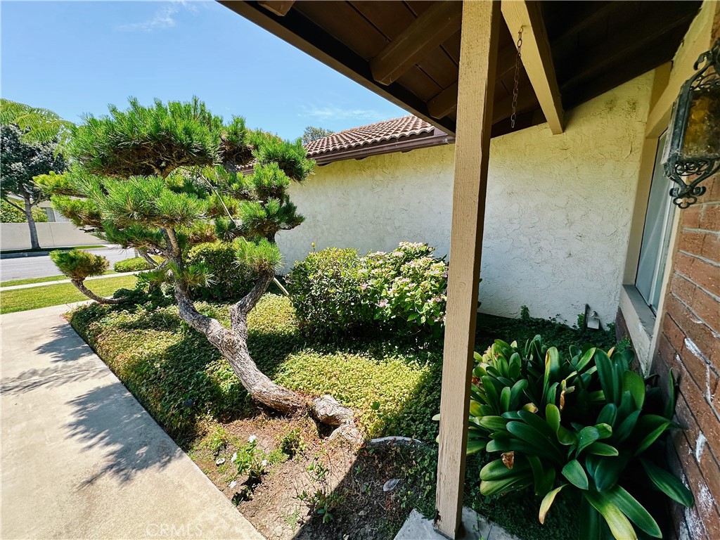https://media.crmls.org/medias/66fe5999-b0ee-489b-a1f3-aa659bcc3738.jpg?preset=X-Large