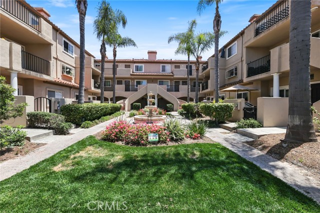 606 Lake Street, Huntington Beach CA: https://media.crmls.org/medias/66fee13c-f613-4ece-9283-00d7aeee6553.jpg