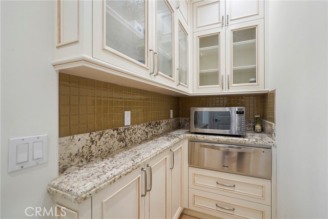 13320 Mulholland Drive, Beverly Hills CA: https://media.crmls.org/medias/66ff90de-531e-4f76-90a9-a71d8d303878.jpg