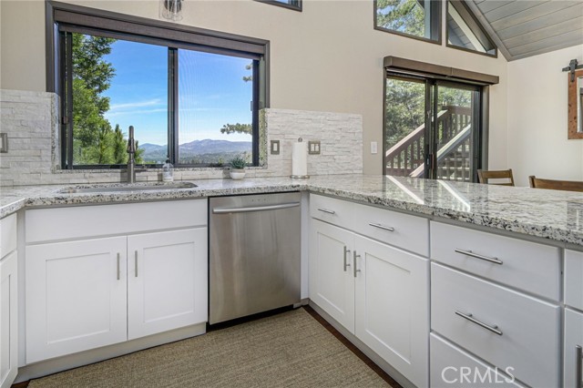 Detail Gallery Image 18 of 54 For 361 Grizzly Rd, Lake Arrowhead,  CA 92352 - 3 Beds | 3 Baths