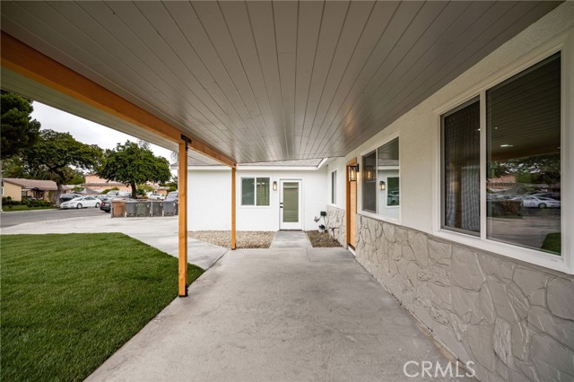 2124 W Flower Avenue, Fullerton CA: https://media.crmls.org/medias/67020fd3-365b-4277-adaa-b3196f037a34.jpg